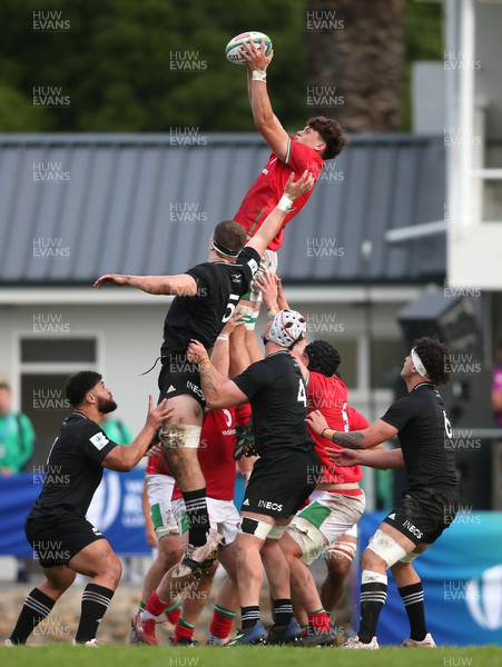 240623 - Wales v New Zealand - World Rugby U20 Championship - Wales captain Ryan Woodman wins the line out ball