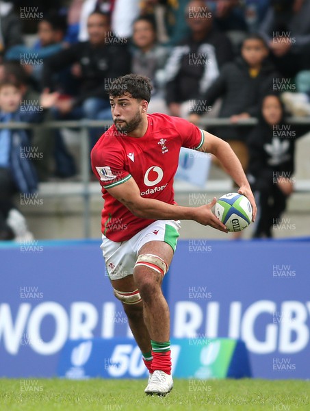 240623 - Wales v New Zealand - World Rugby U20 Championship - Lucas De La Rua of Wales looks for support
