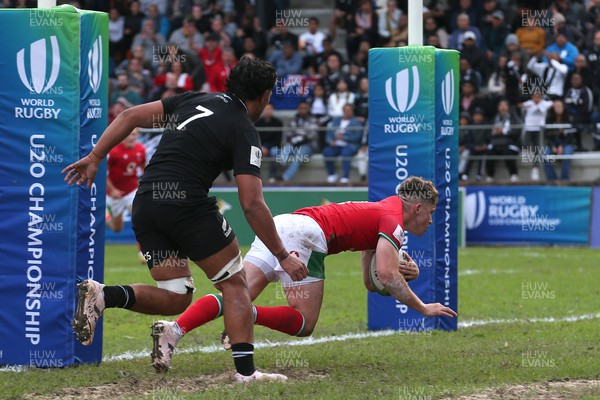 240623 - Wales v New Zealand - World Rugby U20 Championship - Dan Edwards of Wales dives over to score a try