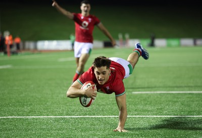 020224 - Wales v Scotland, U20 6 Nations 2024 - Huw Anderson of Wales dives in to score try