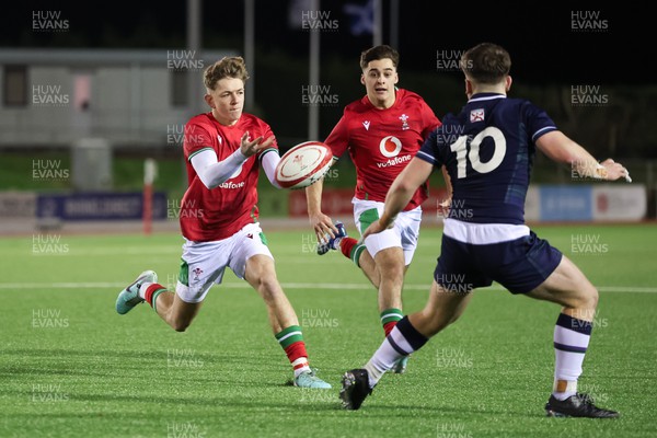 020224 - Wales v Scotland, U20 6 Nations 2024 - Harri Ford of Wales feeds the ball out to Walker Price of Wales to score his second try