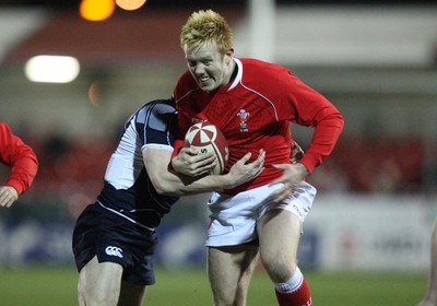 08.02.08 ... Wales U20 v Scotland U20, Newport -  Wales' Jimmy Norris drives into Scotlands' Tom Bury 
