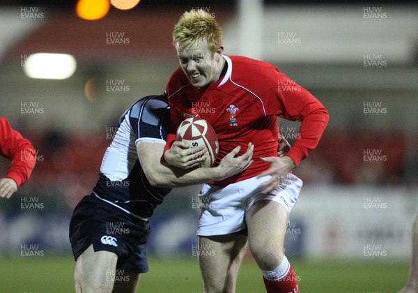 08.02.08 ... Wales U20 v Scotland U20, Newport -  Wales' Jimmy Norris drives into Scotlands' Tom Bury 