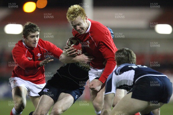 08.02.08 ... Wales U20 v Scotland U20, Newport -  Wales' Jimmy Norris drives into Scotlands' Tom Bury 
