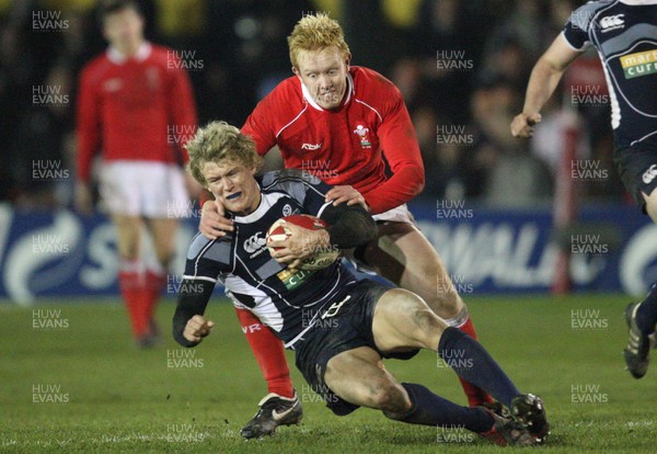 08.02.08 ... Wales U20 v Scotland U20, Newport -  Scotlands' Chris Kinloch is caught by Wales' Jimmy Norris 