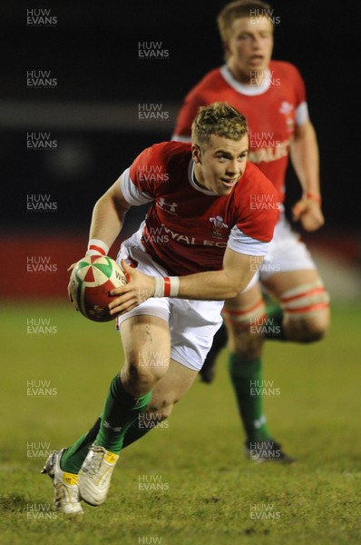 12.02.10 - Wales Under 20 v Scotland Under 20 - Under 20 Six Nations - Gareth Davies of Wales. 