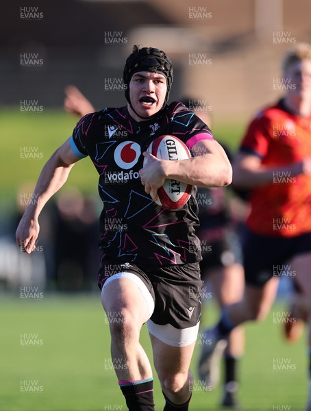 121225 - Wales U20 v Scotland U20, International Friendly - Rhys Cummings of Wales races in to score try
