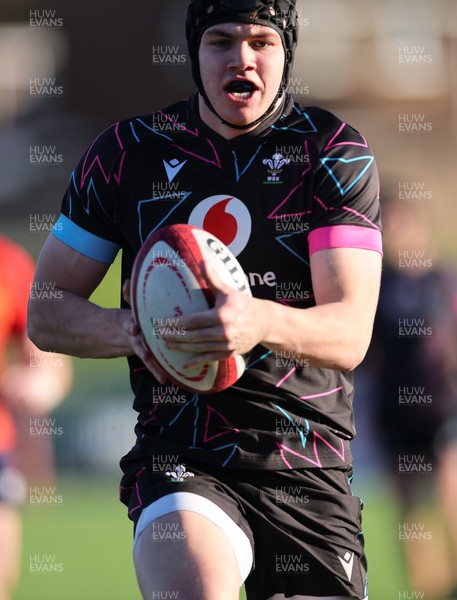 121225 - Wales U20 v Scotland U20, International Friendly - Rhys Cummings of Wales races in to score try