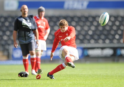 22.06.08 - Wales Under 20 v South Africa Under 20 - IRB Junior World Championship 2008 - 3rd Place Play-Off - Wales' Leigh Halfpenny kicks at goal. 