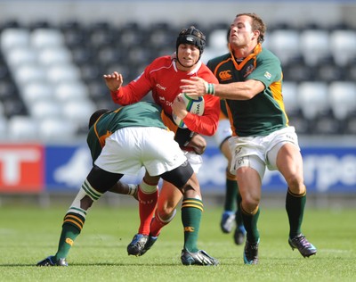 22.06.08 - Wales Under 20 v South Africa Under 20 - IRB Junior World Championship 2008 - 3rd Place Play-Off - Wales' Leigh Halfpenny is tackled by South Africa's Lionel Mapoe(L) and Francois Houghaard. 