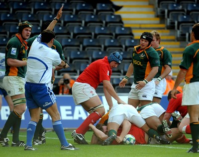 22.06.08 - Junior World Championship 2008 3rd Place Play Off - Wales v South Africa Referee Romain Poiteawards try scores by Wales' Sam Hobbs 