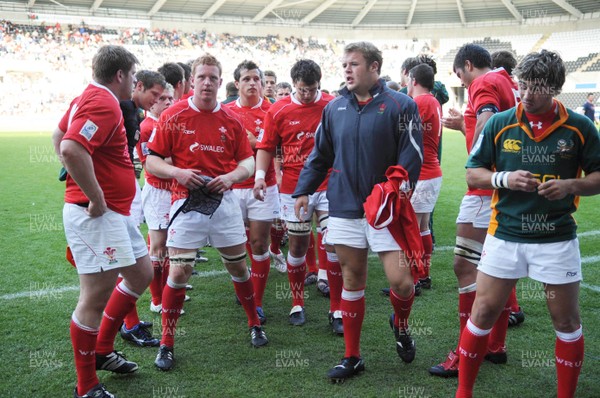 22.06.08 - Wales Under 20 v South Africa Under 20 - IRB Junior World Championship 2008 - 3rd Place Play-Off - Wales players look dejected as they leave the field. 