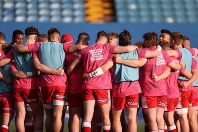 070721 - Wales U20s v England U20s - U20s 6 Nations Championship - Wales team huddle