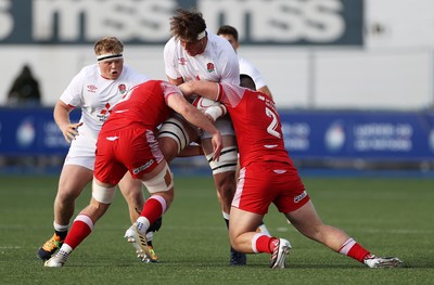 070721 - Wales U20s v England U20s - U20s 6 Nations Championship - Alex Groves of England is tackled by Rhys Thomas and Oli Burrows of Wales