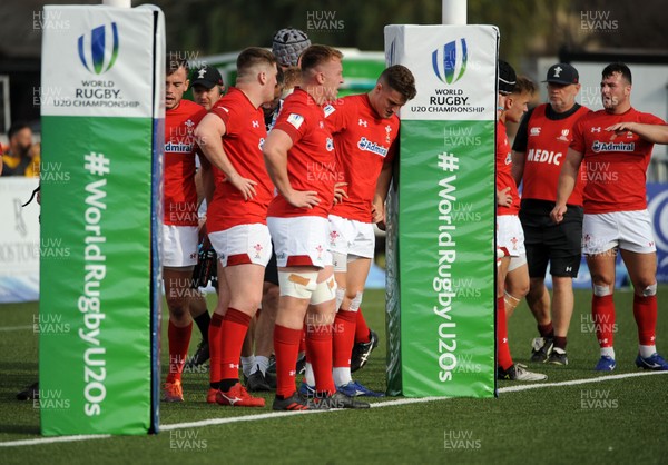 220619 - Wales U20 v England U20 - World Rugby Under 20 Championship - 5th Place Final -  Wales players stand on the line after conceding a try