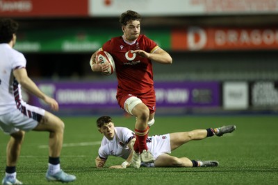 140325 - Wales U20s v England U20s - U20s Six Nations Championship - Deian Gwynne of Wales makes a break