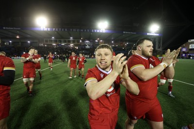 140325 - Wales U20s v England U20s - U20s Six Nations Championship - Wales thank the fans at full time