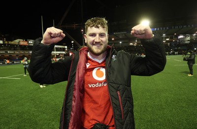 140325 - Wales U20s v England U20s - U20s Six Nations Championship - Evan Minto of Wales celebrates at full time