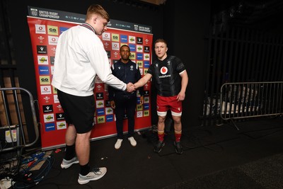 140325 - Wales U20 v England U20 - Six Nations Chamionship - Tom Burrow of England U20s and Harry Beddall of Wales U20s at the coin toss