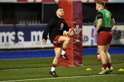 140325 - Wales U20 v England U20 - Six Nations Chamionship - Tom Bowen of Wales U20s