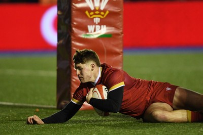 140325 - Wales U20 v England U20 - Six Nations Chamionship - Steffan Emanuel of Wales U20s runs in to score a try