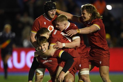 140325 - Wales U20 v England U20 - Six Nations Chamionship - Steffan Emanuel of Wales U20s celebrates scoring a try with team mates