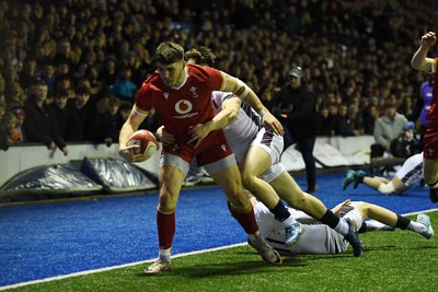 140325 - Wales U20 v England U20 - Six Nations Chamionship - Harry Rees-Weldon of Wales U20s runs in to score a try