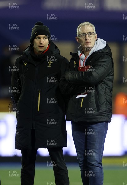 140325 - Wales U20s v England U20s - U20s Six Nations Championship - Wales U20s Head Coach Richard Whiffin and Rob Howley