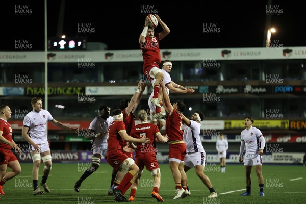 140325 - Wales U20s v England U20s - U20s Six Nations Championship - Deian Gwynne of Wales wins the line out