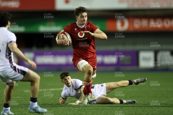 140325 - Wales U20s v England U20s - U20s Six Nations Championship - Deian Gwynne of Wales makes a break