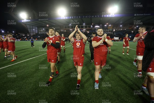 140325 - Wales U20s v England U20s - U20s Six Nations Championship - Wales thank the fans at full time