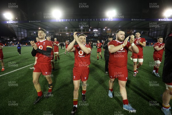 140325 - Wales U20s v England U20s - U20s Six Nations Championship - Wales thank the fans at full time