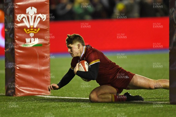 140325 - Wales U20 v England U20 - Six Nations Chamionship - Steffan Emanuel of Wales U20s runs in to score a try