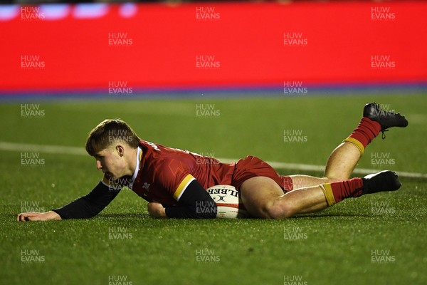 140325 - Wales U20 v England U20 - Six Nations Chamionship - Steffan Emanuel of Wales U20s runs in to score a try