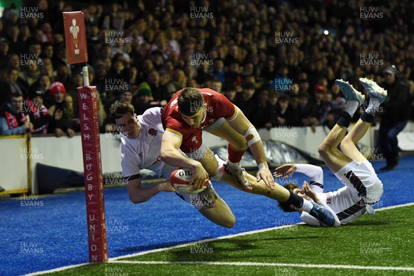 140325 - Wales U20 v England U20 - Six Nations Chamionship - Harry Rees-Weldon of Wales U20s scores a try