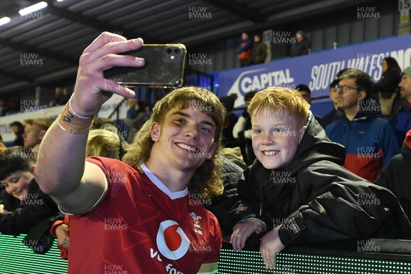 140325 - Wales U20 v England U20 - Six Nations Chamionship - Aidan Boshoff of Wales U20s with fans at full time