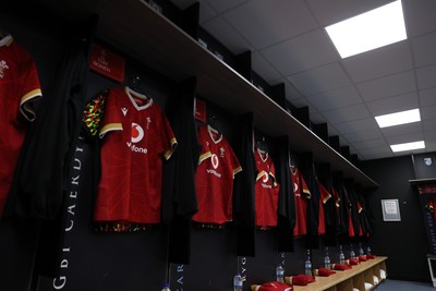 140226 - Wales U20s v France U20s - U20s Six Nations Championship - Wales dressing room before the game