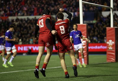 140226 - Wales U20s v France U20s - U20s Six Nations Championship - Sion Davies of Wales celebrates scoring a try with team mates
