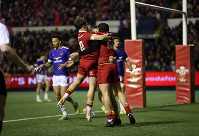 140226 - Wales U20s v France U20s - U20s Six Nations Championship - Sion Davies of Wales celebrates scoring a try with team mates