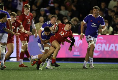 140226 - Wales U20s v France U20s - U20s Six Nations Championship - Sion Davies of Wales makes a break
