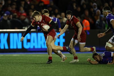 140226 - Wales U20s v France U20s - U20s Six Nations Championship - Steffan Emanuel of Wales makes break to score a try