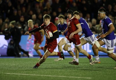 140226 - Wales U20s v France U20s - U20s Six Nations Championship - Steffan Emanuel of Wales makes break to score a try