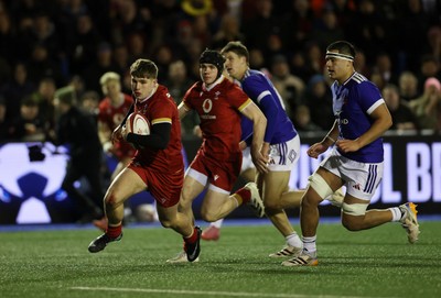 140226 - Wales U20s v France U20s - U20s Six Nations Championship - Steffan Emanuel of Wales makes break to score a try