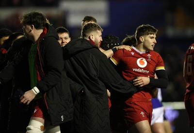 140226 - Wales U20s v France U20s - U20s Six Nations Championship - Steffan Emanuel of Wales celebrates scoring a try with team mates