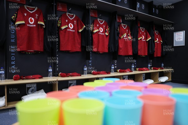 140226 - Wales U20s v France U20s - U20s Six Nations Championship - Wales dressing room before the game