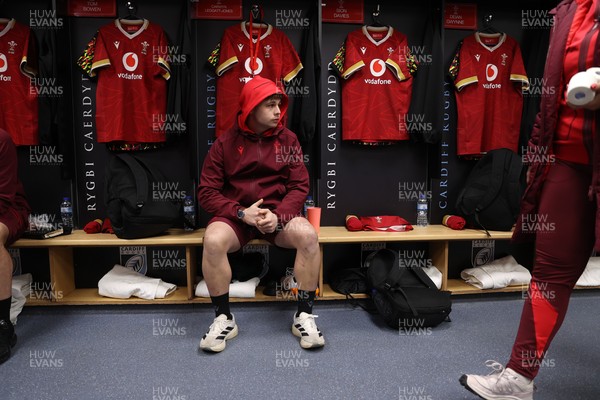 140226 - Wales U20s v France U20s - U20s Six Nations Championship - Wales dressing room before the game