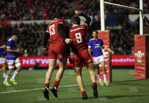 140226 - Wales U20s v France U20s - U20s Six Nations Championship - Sion Davies of Wales celebrates scoring a try with team mates