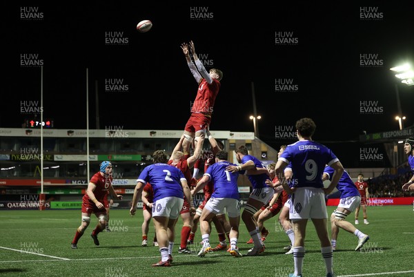 140226 - Wales U20s v France U20s - U20s Six Nations Championship - Osian J Williams of Wales wins the line out