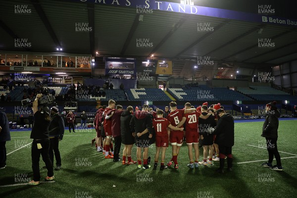 140226 - Wales U20s v France U20s - U20s Six Nations Championship - Wales team huddle at full time