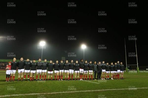 160318 - Wales U20s v France U20s - Natwest 6 Nations Championship - Wales sing the anthem